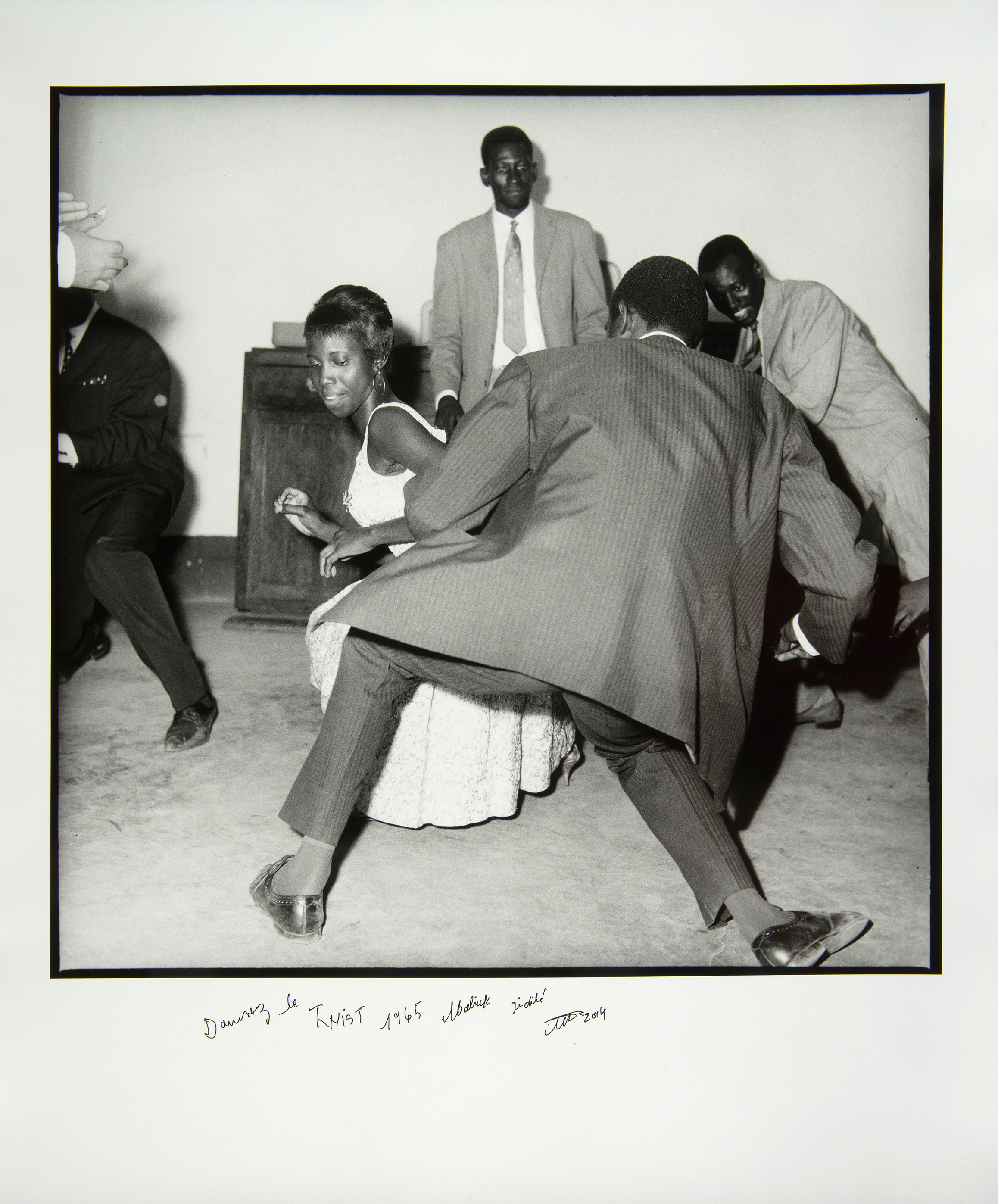 1965, Mali. Collectie Wereldmuseum Coll.nr. TM-6509-3, met dank aan het Mondriaan Fonds © Malick Sidibé, courtesy Gallery FIFTY ONE