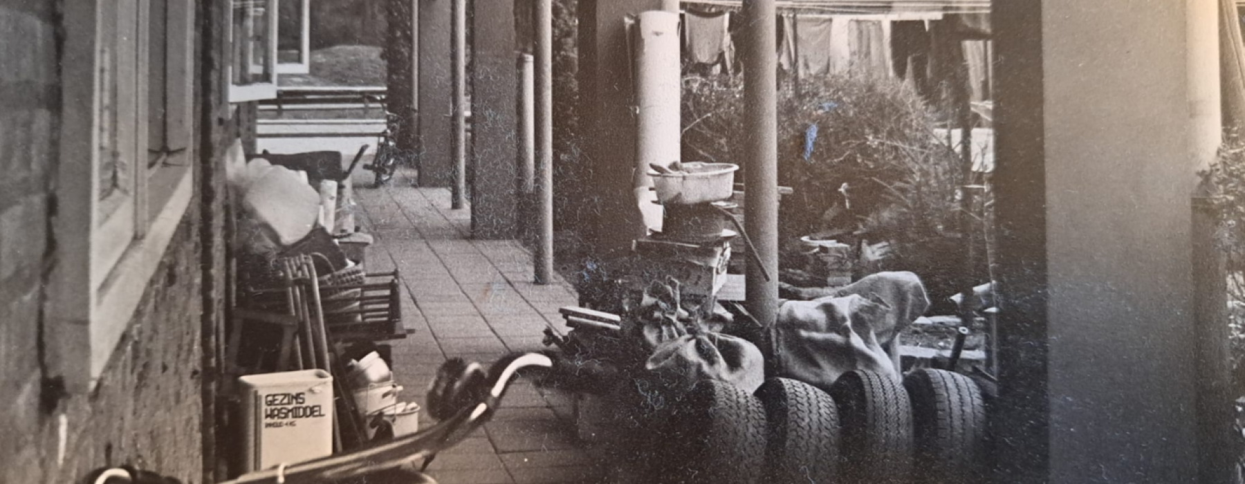 Foto galerij Molukse wijk Hatert, Nijmegen; 1984; papier; collectie Stichting Hubungan Hatert Nijmegen